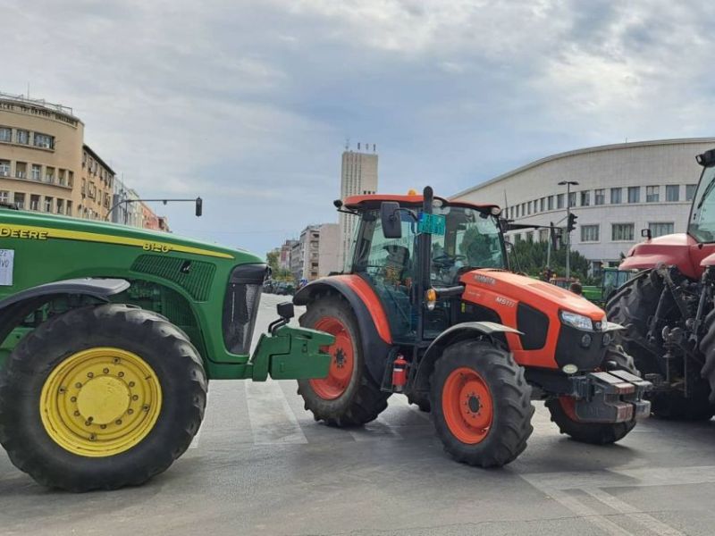 Skup poljoprivrednika danas ispred Banovine: „Jer su srpska poljoprivreda i selo na&nbsp;samrti“